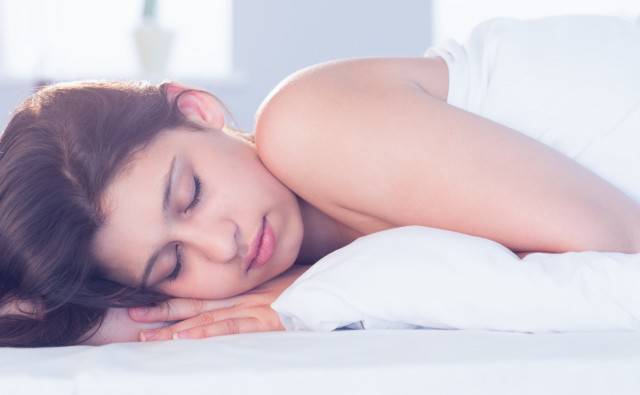 あなたはどんな姿勢で寝ていますか?実は体に最もメリットをもたらす睡眠時の姿勢が研究によって明らかになりました!