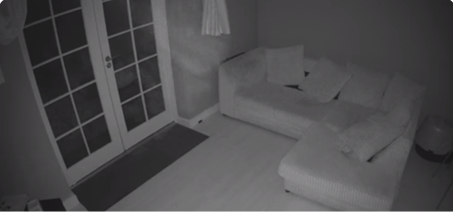 【衝撃】家の中に幽霊が入ってくる瞬間を捉えた動画が公開される! これはもしかしたらガチかも・・