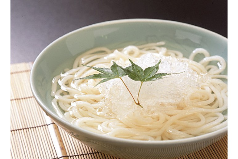 暑〜い夏に野外で、冷た〜いうどんなんていかがですか?・・超簡単だけど斬新すぎるそのアイデアが話題沸騰中!
