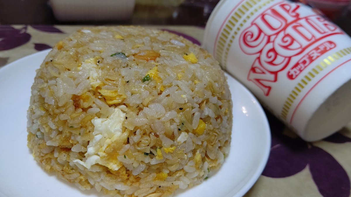 試すべし!「カップヌードルで作る炒飯」が激ウマ!と話題になっています!飯テロ・・・