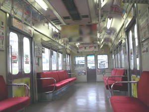 電車で彼女がダウン症の人を見てポツリ「あの人ヤバくない？」→その後、彼氏の行動が電車内の空気を一変させる！