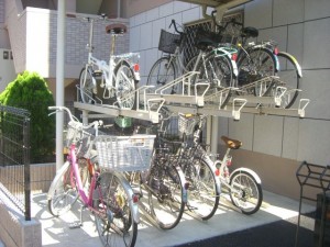 無断でしょっちゅううちの駐輪場に停める隣の奥さんに「お宅のですか」と言いに行ってもとぼけられるのでゴミに出してやった結果・・・