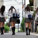 軽度の障害を持つ息子の同級生。他校の女子グループ「寄るな!移る!」→注意しようとしたら、息子が女子達の制服を引っ張りこんな言葉を放った・・!