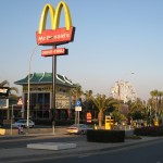 マックのドライブスルーで後ろの車の代金を払ってあげたら・・・その後、とんでもない事が起こった!