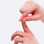 これは驚き!指を1分間揉む事でこんな効果があるなんて・・