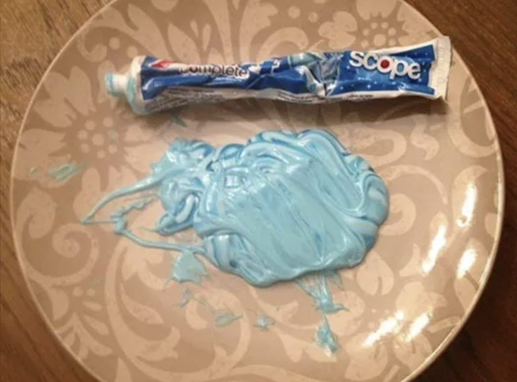 中学生になる娘に「皿に絞り出した歯磨き粉をチューブに戻してみて」と言った母親。この問いかけの真意を知って思わずハッとした・・！