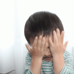 4年前に息子を産んだ時の写真を見ていたら、本人が寄ってきて自分の写真を見ながら突然泣き出し・・・