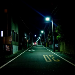 夜中の帰り道、突然見知らぬおばちゃんが親しげに話しかけてきた・・何が何だか訳がわからなかったが、真相を知って恐怖のあまり身の毛がよだった!