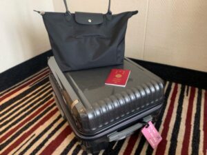 年間140回以上のフライトをこなす現役CA直伝！！洋服がシワになりにくくスマートにスーツケースを詰めるスゴ技！