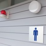 公園などの多目的トイレで非常ランプが点灯していても絶対に子供を近づけないでください!・・もし近づけたら取り返しのつかないことになり兼ねません!