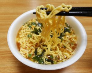 中国でカップラーメンを買ったら中に◯◯が入っていてメッチャ感激した！なぜ日本のカップラーメンには入ってないんだ？・・・これ日本でも絶対マネするべきだ！！