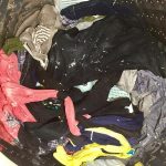 【たったこれだけで惨事から解放】ティッシュまみれになった洗濯物をあっという間に綺麗にする衝撃の裏ワザ!