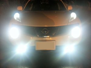 「眩しい！」車のヘッドライトなどで目がくらむのを防ぐ裏ワザ・・これは結構使えます！