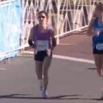 トップを走っていたマラソンランナーがゴール100m手前で脱水症状から転倒・・この後に起こった美しいドラマに感動せざるを得ない!