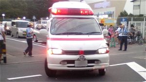 ゆっくり走っている救急車にはこんな理由がある事を知っていましたか？・・ゆっくり走っているからといって、どうか邪魔しないで下さい！
