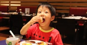 「朝ごはんを食べた後は必ず口と手を拭いてきて欲しい」なぜなら・・・命を預かる保育士からの切実な願い→理由にハッとする