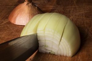 今までで一番効果があった！「玉ねぎ切る時に涙が出ない裏ワザ」根拠にも納得！