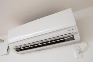 うわぁ、エアコンからゴキブリが！・・実はこれ、こんな所から入って来るんです　→意外な盲点にネット上では大反響！