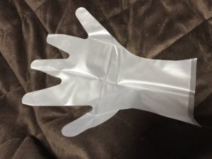 脱げやすくてイライラ・・そんな悩みを一瞬で解決！ビニール手袋が脱げにくくなるライフハックに多くの人が大絶賛！