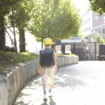 学校の成績は破滅的・・先生には度々注意を受けるが、母親は息子を守り続けた。すると30年後・・・