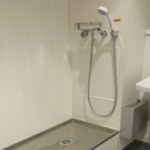 多機能トイレに隣接した見慣れないトイレ。このトイレの用途を聞いて感動した・・・。ぜひ広まって欲しい!