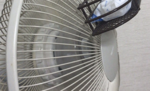 これは知らないと損！！扇風機に『あるもの』をつけるだけで涼しさが確実に強化される・・・！！これは本当に凄い！