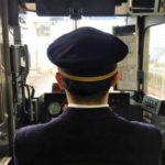 車内トラブルにより遅延のアナウンスが流れた。ピリついた車内に響く、車掌さんの言葉が一言・・・「思わず耳を疑った」
