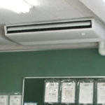 夏なのにエアコンから温風が。男子高校生が考えた冷風に変える裏技!?がすごい・・・!
