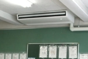 夏なのにエアコンから温風が。男子高校生が考えた冷風に変える裏技！？がすごい・・・！