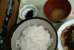 思わず二度見（笑）大阪で入院中の友達から送られてきた入院食が衝撃的すぎる！！大阪では普通？