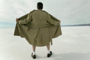 真っ裸の男性が出没！通報者からの電話に警備員が大爆笑（笑）