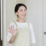 ドケチな父親によって一人だけ留守番させられていた母親。しかし３０年後に気づいた驚きの真相とは・・・