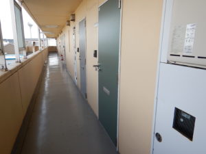 友人から突然『部屋から出られなくなったから助けてくれ』と電話。ふざけてるのかと思ったら・・・。その後の展開にゾッとした。