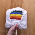 これは覚えておくべき！パーカーやシーツもこんなにコンパクトに！最強の畳み方が話題に！