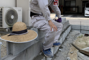 仕事の休憩中、ふと隣を見ると・・・。同僚の驚きの姿に腰を抜かしそうになった！