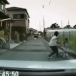 道路に飛び出してきた子供・・・。その後お母さんがとった対応に賞賛の声!!