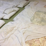 修学旅行の夜、枕投げをすることに。喘息持ちの子が部屋を出て行こうとしたら一人の女子が・・・