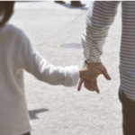 「パパは1時間にいくら稼ぐの?」しつこく聞いてくる5歳の娘に思わずイラっとした父親。しかし娘がしつこく聞いていた理由が判明し・・・