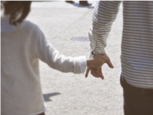 「パパは１時間にいくら稼ぐの？」しつこく聞いてくる５歳の娘に思わずイラっとした父親。しかし娘がしつこく聞いていた理由が判明し・・・