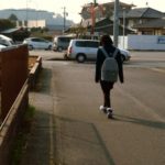 中学生の妹が知らないおじさんと手を繋いで歩いている!姉が気になって後をつけると・・・