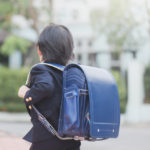 急にピンポンが鳴って出ていくとそこにいたのは小2くらいの男の子。話を聞いて驚いた訳は・・・