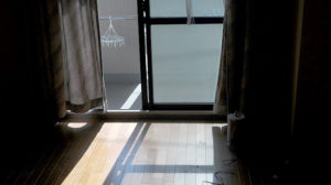 事故物件に住んでいる友人の家を訪問。故人宛に届いていたレンタルDVDの督促状の内容を見て言葉を失った・・・