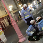 ハロウィンでペニーワイズの仮装をしていたら倒れた人を発見し119に電話。→仮装のレベルが高すぎて事件にしか見えない件(笑)