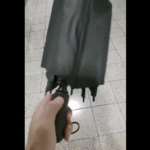 傘が壊れたことを忘れてうっかり使ってしまった結果・・・。→オチがやばい(笑)