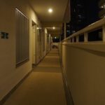 真夜中にものすごく悲痛そうな泣き声で「ママ、かえってきて」と子供の声が。思い切ってチャイムを鳴らすと・・・