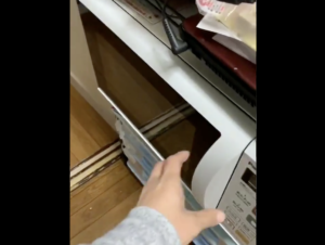 電子レンジが壊れたと連絡が来たので見に行ったら・・・壊れ方が予想外すぎて笑った（笑）