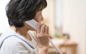 母が突然電話で「沖縄に行かない？」と誘ってきた。「今大事な時期だから。」と断ったら・・・。その後の展開に涙が止まらない。