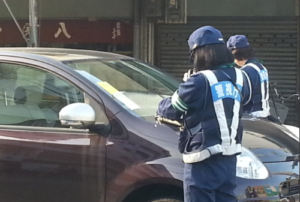 駐車違反の取締りをしていたら『警察は他にやることねーのか』と暴言を吐かれた警察官。→その答えに胸が締め付けられる・・・