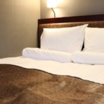 カップルの宿泊客が忘れ物をしてしまった為、連絡をしてみたらゾッとする展開が・・・