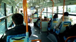 病気の息子とバスに乗ったらとあるママ集団から暴言を吐かれた。→反論していると運転手が「奥さん、ここで降りて下さい」と・・・